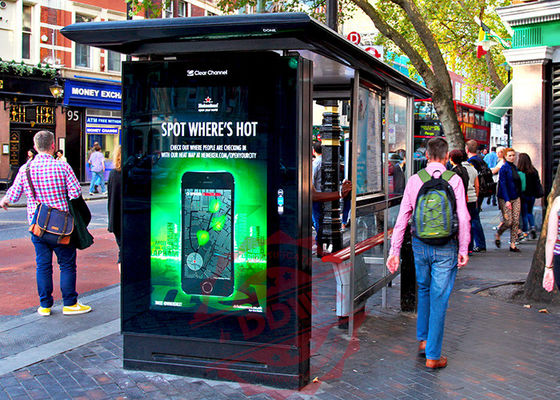 65 इंच Tft प्रकार की मंजिल खड़े शुद्ध आउटडोर डिजिटल साइनेज विज्ञापन के लिए जलरोधक