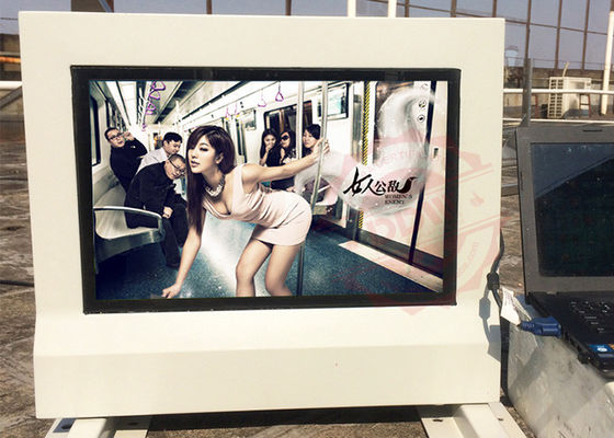 65 इंच Tft प्रकार की मंजिल खड़े शुद्ध आउटडोर डिजिटल साइनेज विज्ञापन के लिए जलरोधक