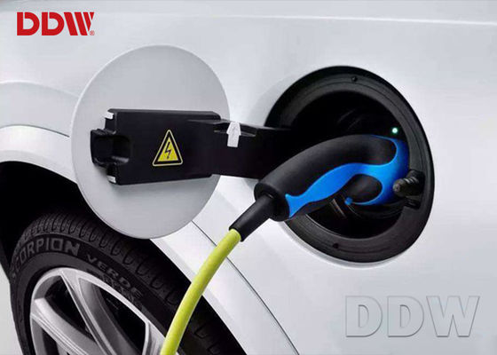 एनर्जी कार 2500 निट्स के लिए आउटडोर आईओएस चार्ज पाइल डिजिटल साइनेज 70 इंच DDW-AD7001S