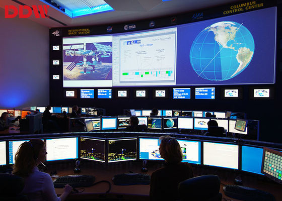 सीसीटीवी वीडियो दीवार के साथ दीवार पर चढ़कर विज्ञापन चमकता विज्ञापन