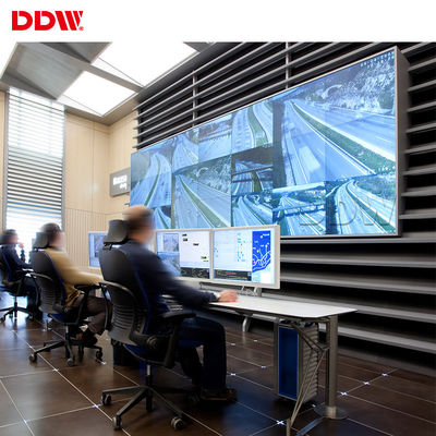 सॉफ्टवेयर 1080 पी मल्टी सिग्नल स्रोतों 32 बिट रंग के साथ उच्च रिज़ॉल्यूशन डिस्प्ले वीजीए वीडियो वॉल मैट्रिक्स